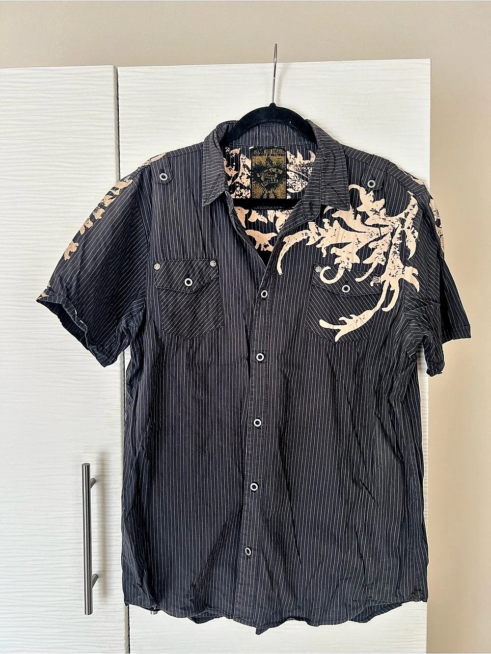 Vintage Men's Graphic Pinstripe Button-Up in Black & Cream size L